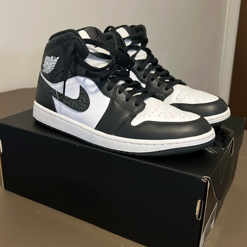 Air Jordan 1 Mid SE - Off Noir/Black-White